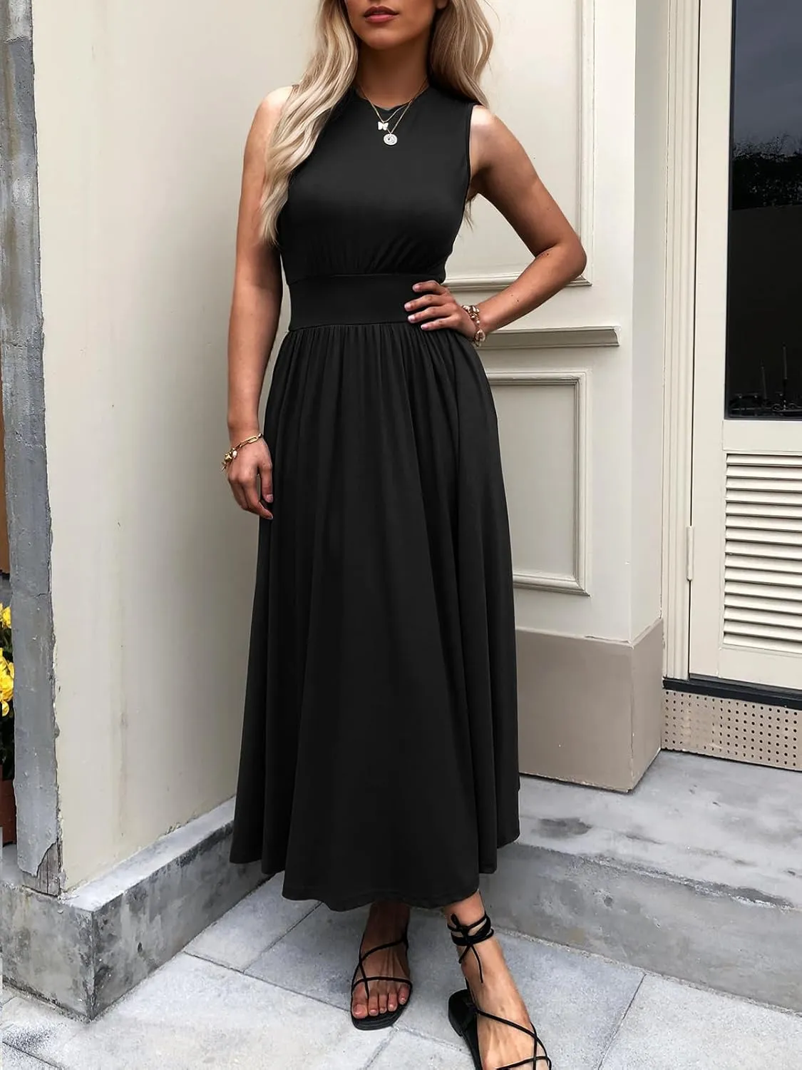 Women's Sleeveless Summer Maxi Dress Crewneck Casual Swing Pleated Long Dresses with Pockets