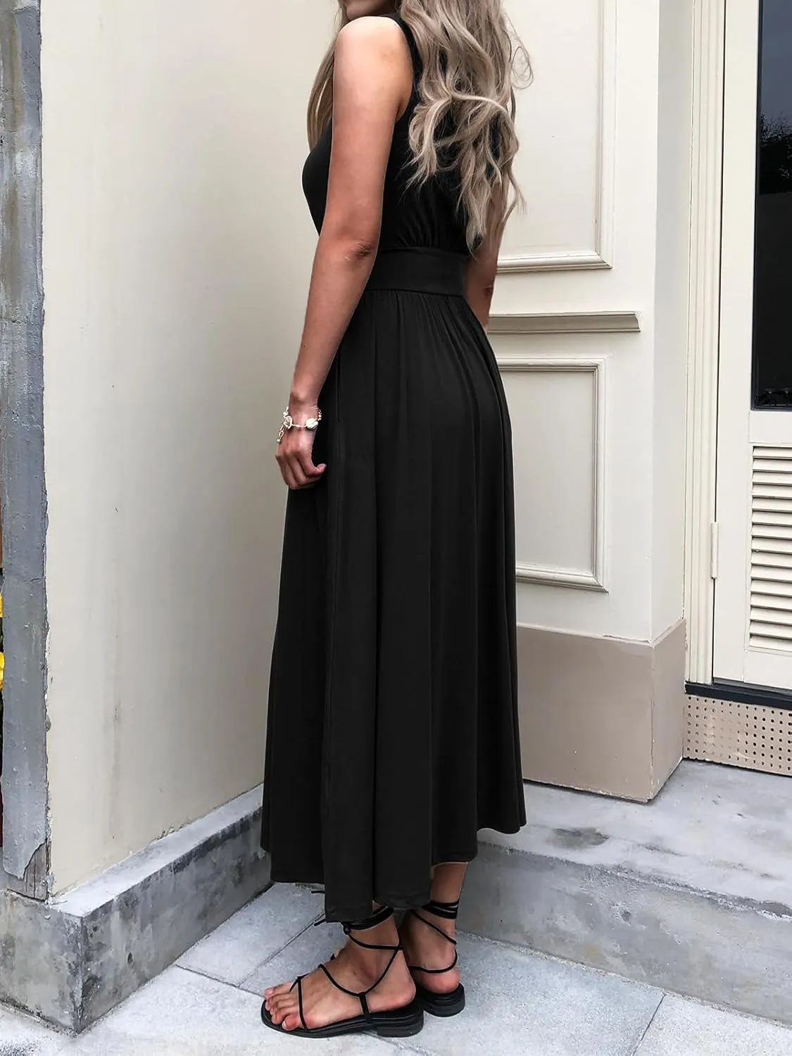 Women's Sleeveless Summer Maxi Dress Crewneck Casual Swing Pleated Long Dresses with Pockets