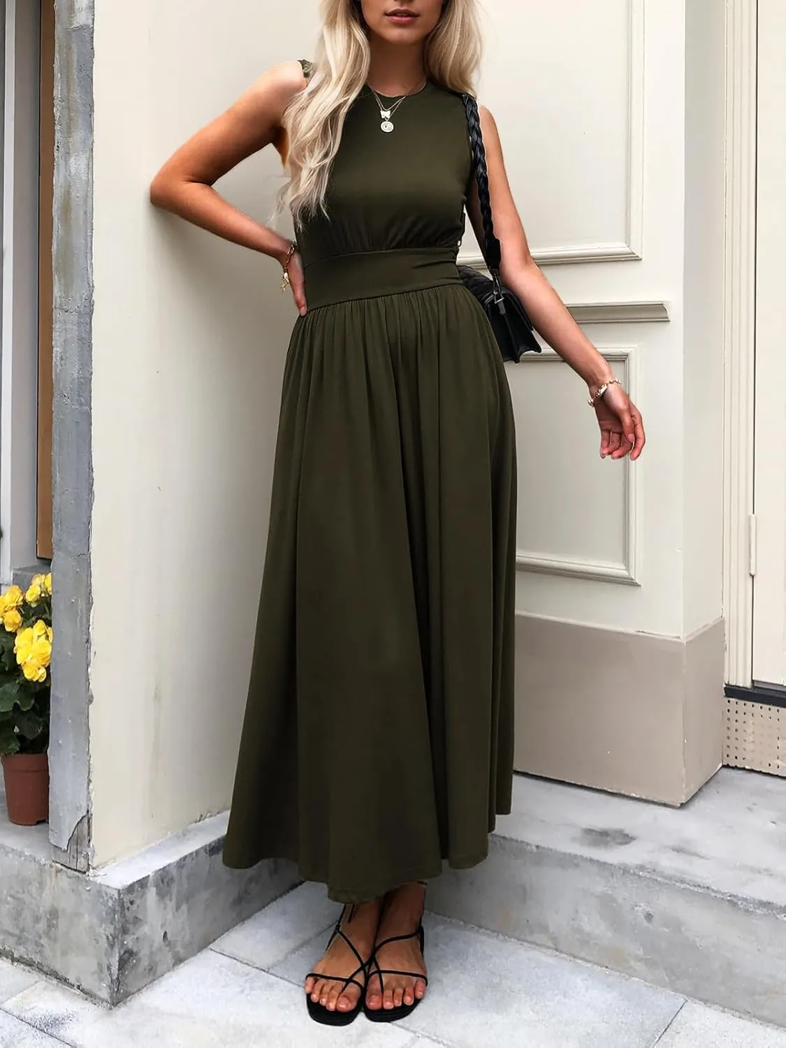 Women's Sleeveless Summer Maxi Dress Crewneck Casual Swing Pleated Long Dresses with Pockets