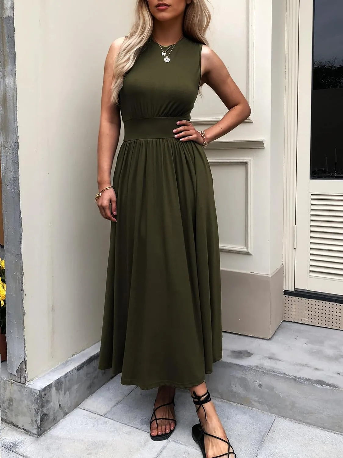 Women's Sleeveless Summer Maxi Dress Crewneck Casual Swing Pleated Long Dresses with Pockets