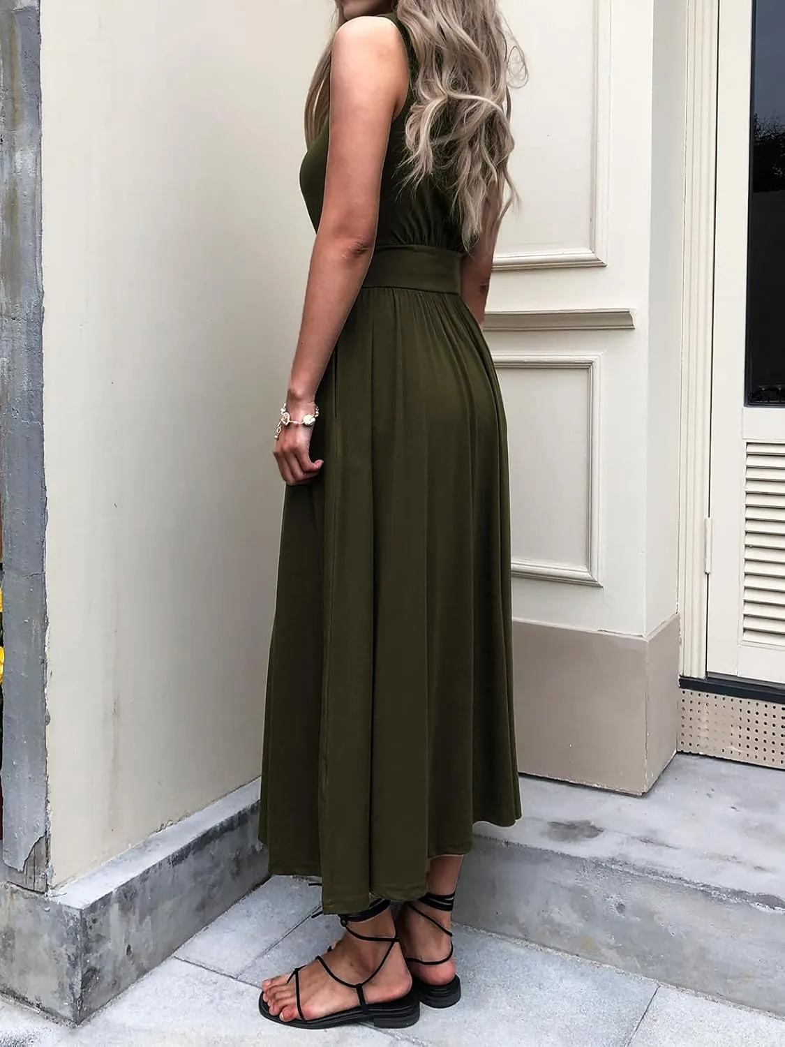 Women's Sleeveless Summer Maxi Dress Crewneck Casual Swing Pleated Long Dresses with Pockets